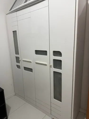Guarda roupa branco