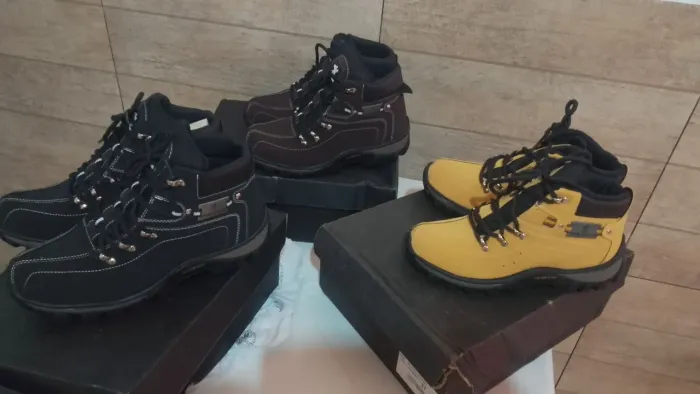 Vendes botina masculina tamanho 37 38 39 valor $ 55,00  cor café  preto  caramelo meu ZAP