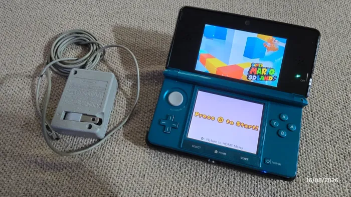 Nintendo 3DS Old Aqua Blue/Black com SD 32GB (Revisado)