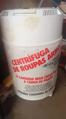 Centrífuga de roupas Arno até 9,3 kg de roupas molhadas