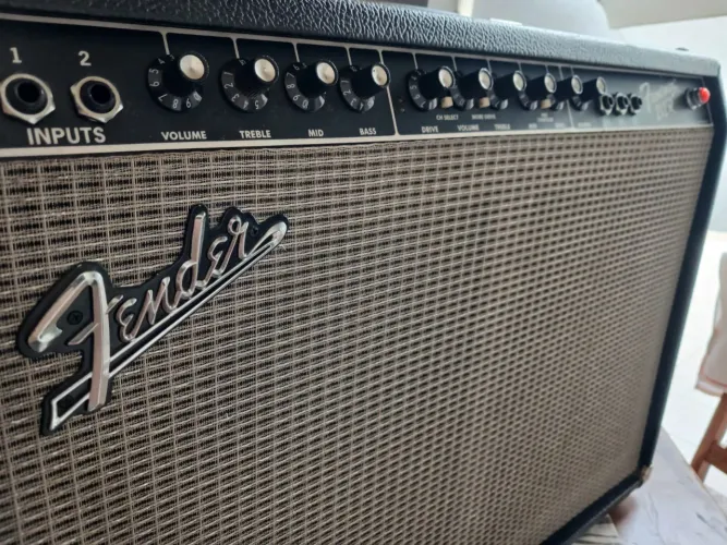 Amplificador Fender Frontman 212r