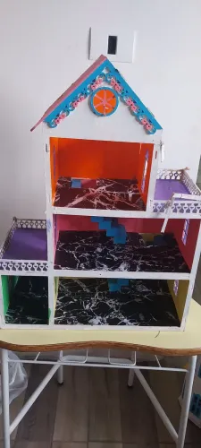 DOAÇÃO 2 CASINHA DE MDF PINTADA com alguns moveiszinhos