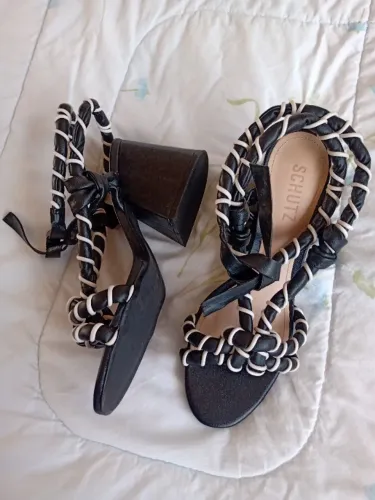 SANDÁLIA SCHUTZ ORIGINAL - TAMANHO 35