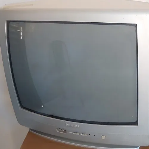 Vende uma TV De Turbo Philips antigas com o conversor tudo funcionando não faço entrega