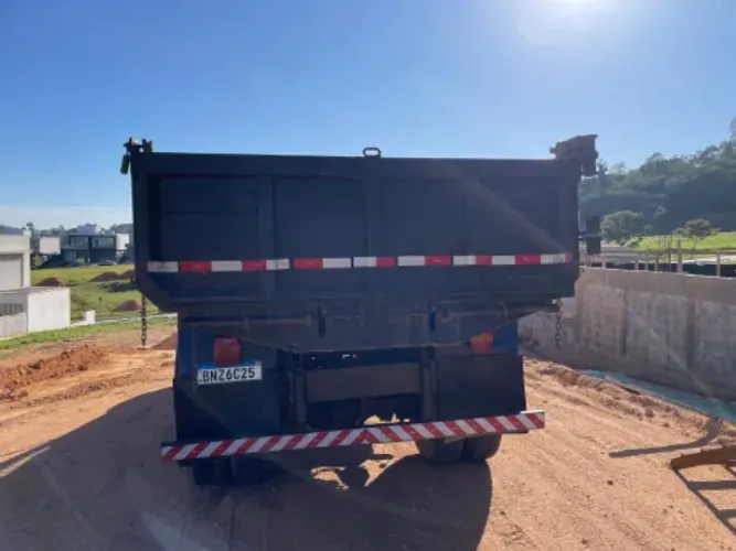 Ford F 12000 caçamba