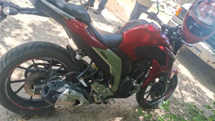 Moto Yamaha f25 2023 extra baixa km