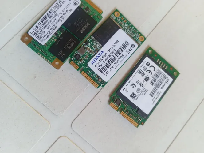Vendo urgente 03 SSDs sara 32 GB