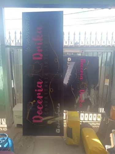 Moldura de ferro com placa de ACM
