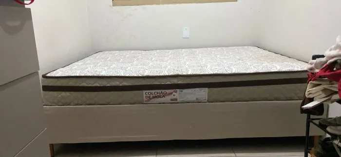 Cama de casal (box e colchão)