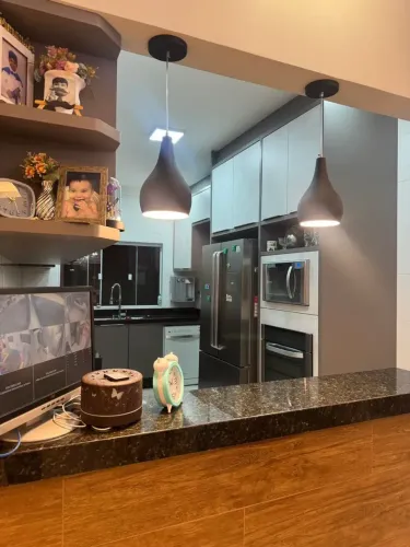Casa no setor Jardim Atlântico, com 3 quartos, garagem para 6 carros