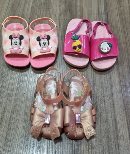 Kit com 3 sandálias 22