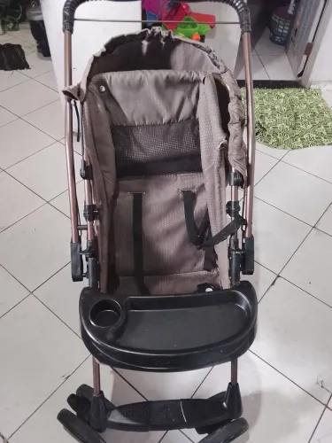 Vende se carrinho de bebê