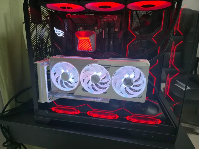 RX 9060 XT - 8GB - ASROCK STEEL LEGEND - BRANCA - 1 ANO DE USO - NOTA FISCAL