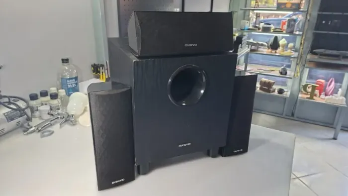 Caixas de som (3) e subwoofer Onkyo