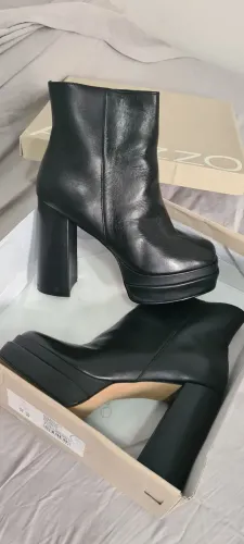 Bota arezzo preta