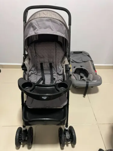 Carrinho e bebê conforto