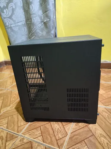 Gabinete Rise Mode, aquário com suporte pra watercooler de 240mm.