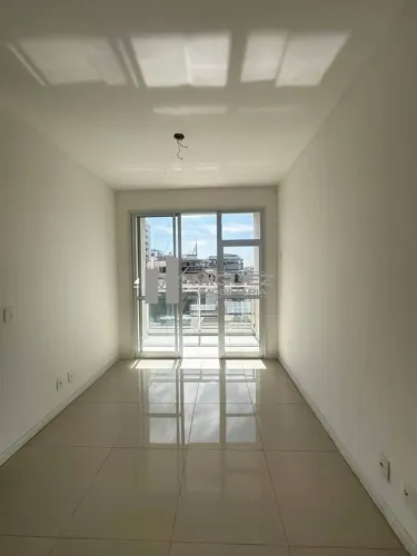 Apartamento à venda em condomínio com infraestrutura. 2 quartos com suíte e vaga na escrit