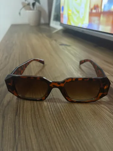 Oculos marrom com proteção UV