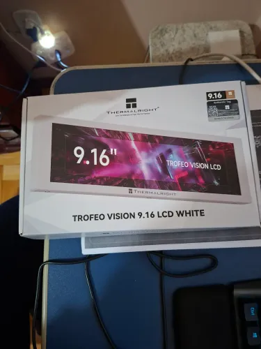 Thermalright Troféu Vision 9.16 LCD White