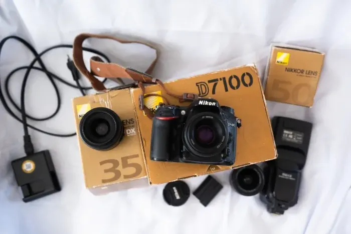 Camera fotografica Nikon D7100 + Lente 50mm+35mm+flash