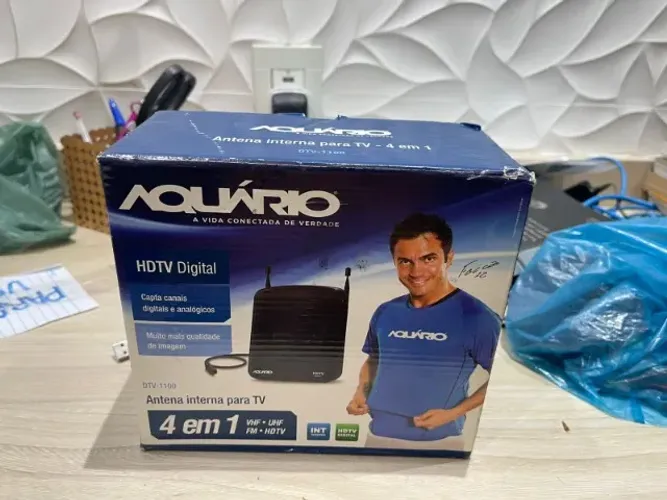 Antena Digital Interna Aquario DTV 1100 HDTV VHF UHF FM com Caixa