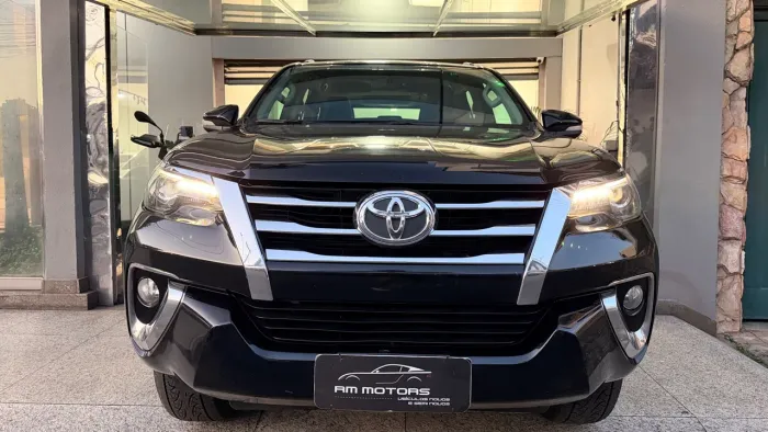 Toyota Hilux SW4 SRX 4X4 2.8 TDI 16V Dies. Aut. 2017
