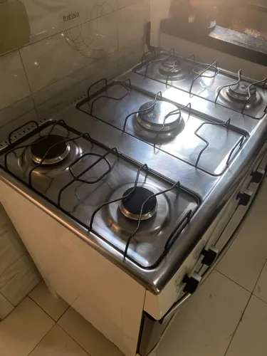 Vendo fogão com 5 bocas funcionando perfeitamente