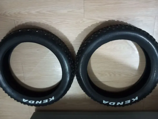 Par de Pneus Kenda para Bike Elétrica