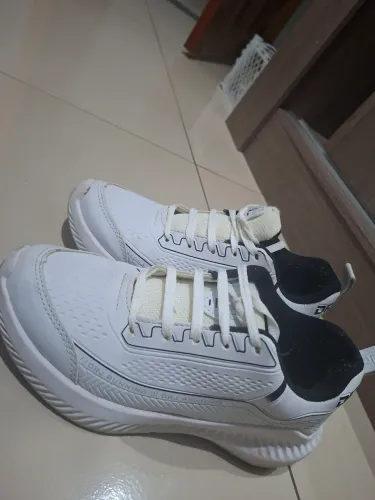 Tênis de corrida branco