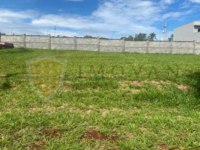 Lote misto em avenida do condomínio Terras de Santa Martha