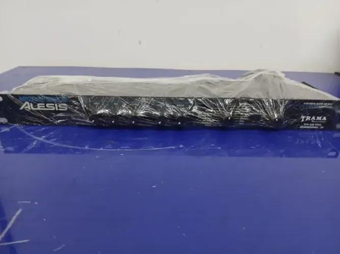 Alesis Microverb III - Processador de Efeitos / Reverb Digital Rack