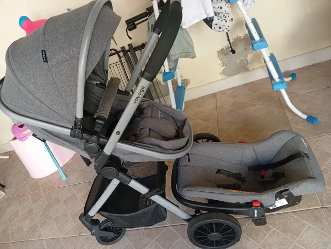 Carinho e bebê conforto 