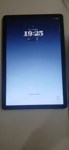 Vendo Tablet A9 + se chip, ele ta ótimo ( usei so pra estudos ) 2 ano de uso