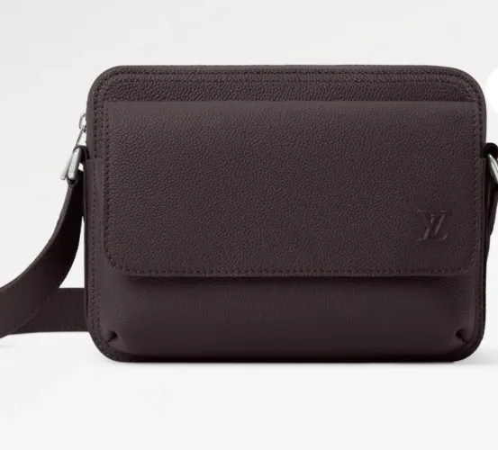 Bolsa modelo carteiro Louis Vuitton