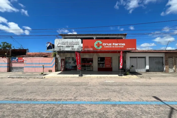 Casa com Ponto comercial em Avenida! 3/4 suítes + 1 master