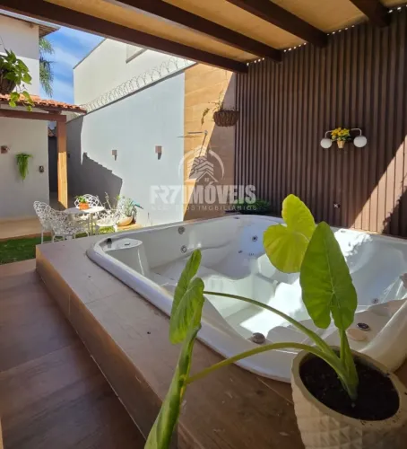 Sobrado com piscina e área gourmet no Jardim Ipê - Goiânia GO