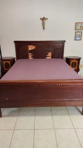 Jogo de Quarto Antigo Colonial: Cama de Casal + Par de Criados-Mudos Marchetados