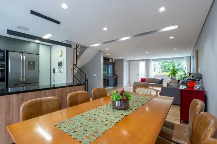 Casa no condomínio New England Condominium para venda com 4 quartos, sendo 4 suítes, 273m²