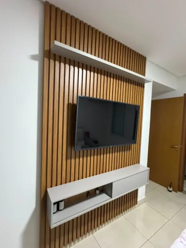 Painel TV Quarto - Ripado + 2 Criados