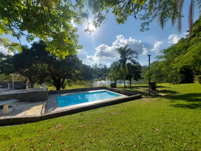 Oportunidade - Chácara - Condomínio Lagoinha - Jacareí - 4 Dormitórios - 5.900m².