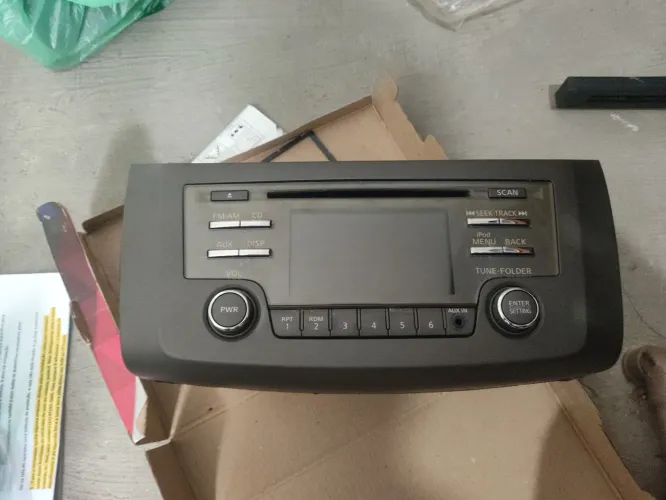 Vendo som original do Nissan Sentra 2014 em perfeito estado valor 250.00