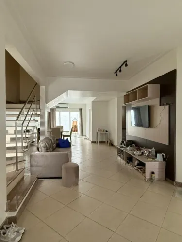 Casa Duplex c/ 4 Quartos sendo 3 Suítes Semi Mobiliada no Condomínio Residencial Portugal 