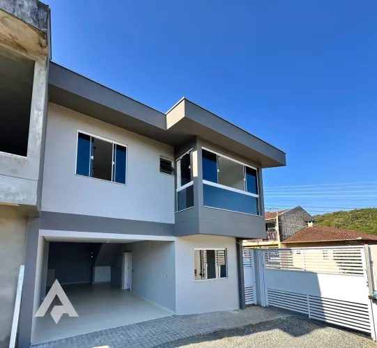 Sobrado à venda no bairro Fortaleza Alta!