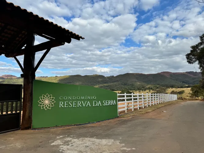 Chácara no condômino Reserva da Serra em Mateus Leme