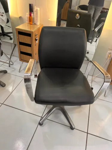 Vendo ou troco cadeiras hidráulicas e reclináveis 