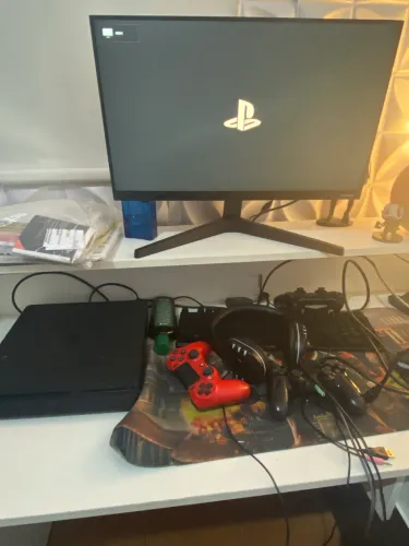Vendo ps4 1 TB funcionando perfeitamente