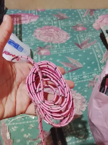 Vendo carregador de fone por 10.00 ele e novo