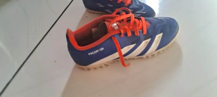 Vendo essa chuteira da adidas society infantil n 32