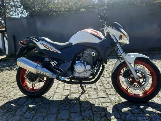 Honda Cb 300R branca 2012